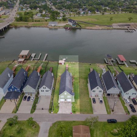 Luxury Waterfront Home Family And Pet Friendly Near Surfside Beach 11 Mins Freeport Esterno foto