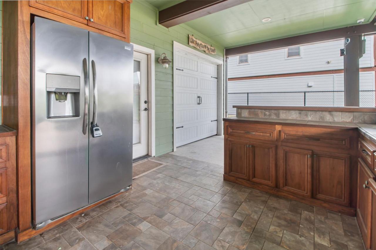 Luxury Waterfront Home Family And Pet Friendly Near Surfside Beach 11 Mins Freeport Esterno foto