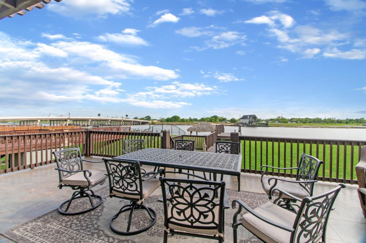 Luxury Waterfront Home Family And Pet Friendly Near Surfside Beach 11 Mins Freeport Esterno foto