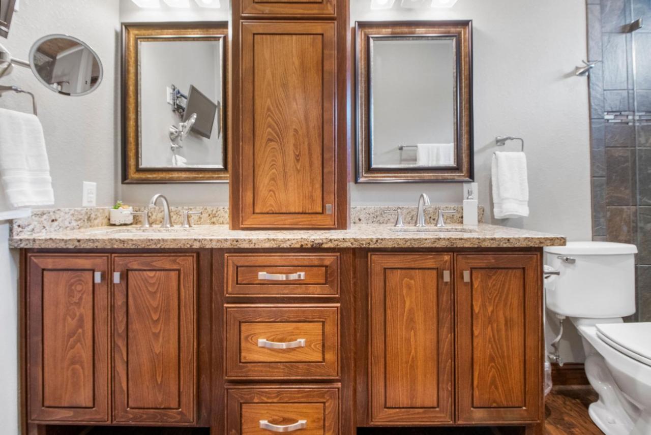 Luxury Waterfront Home Family And Pet Friendly Near Surfside Beach 11 Mins Freeport Esterno foto