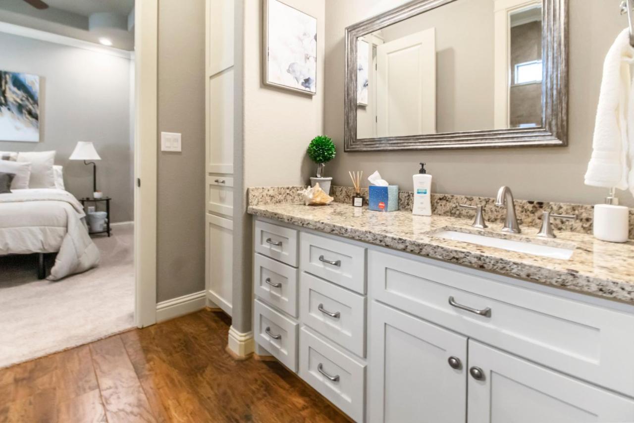 Luxury Waterfront Home Family And Pet Friendly Near Surfside Beach 11 Mins Freeport Esterno foto