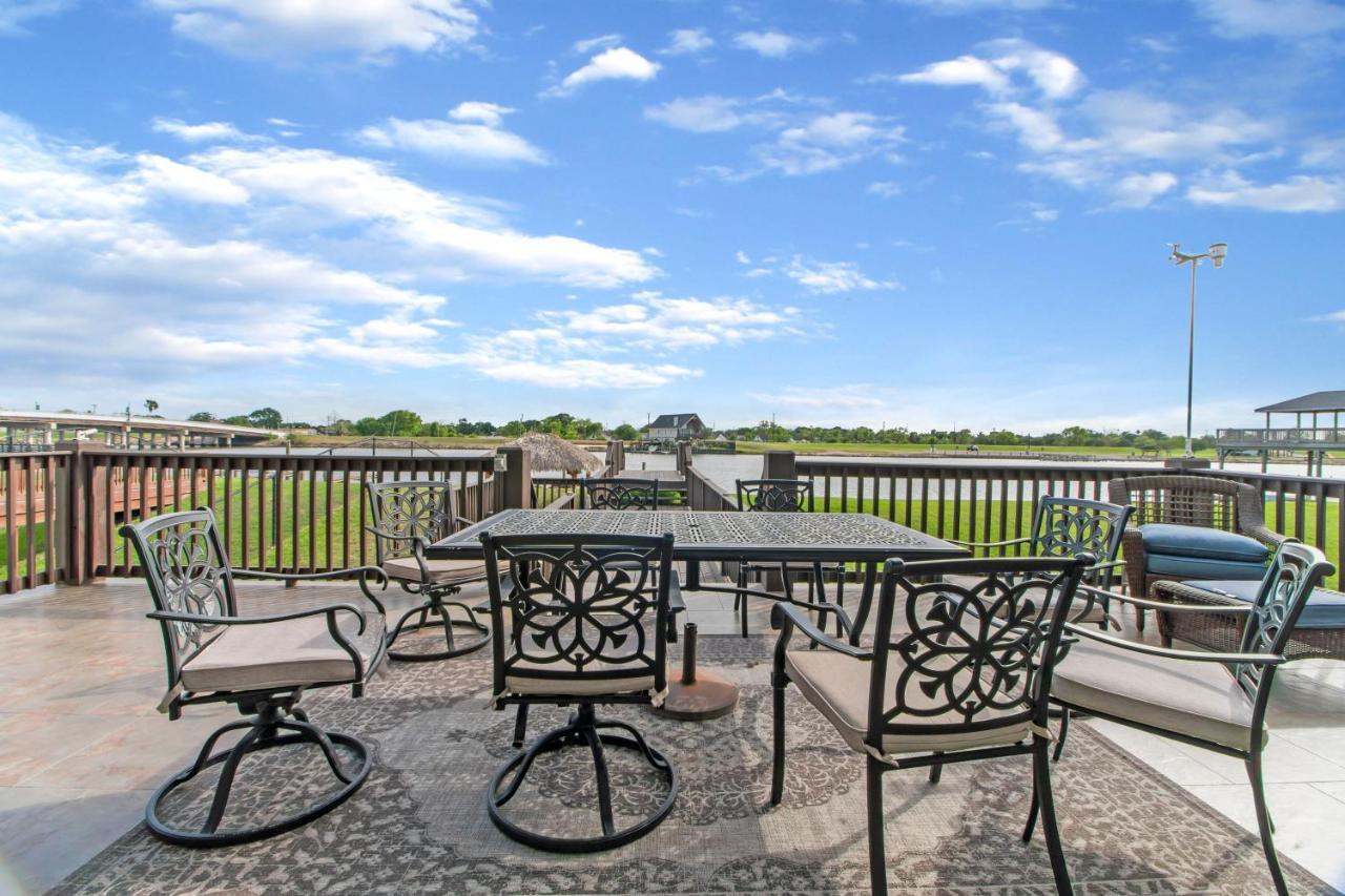 Luxury Waterfront Home Family And Pet Friendly Near Surfside Beach 11 Mins Freeport Esterno foto