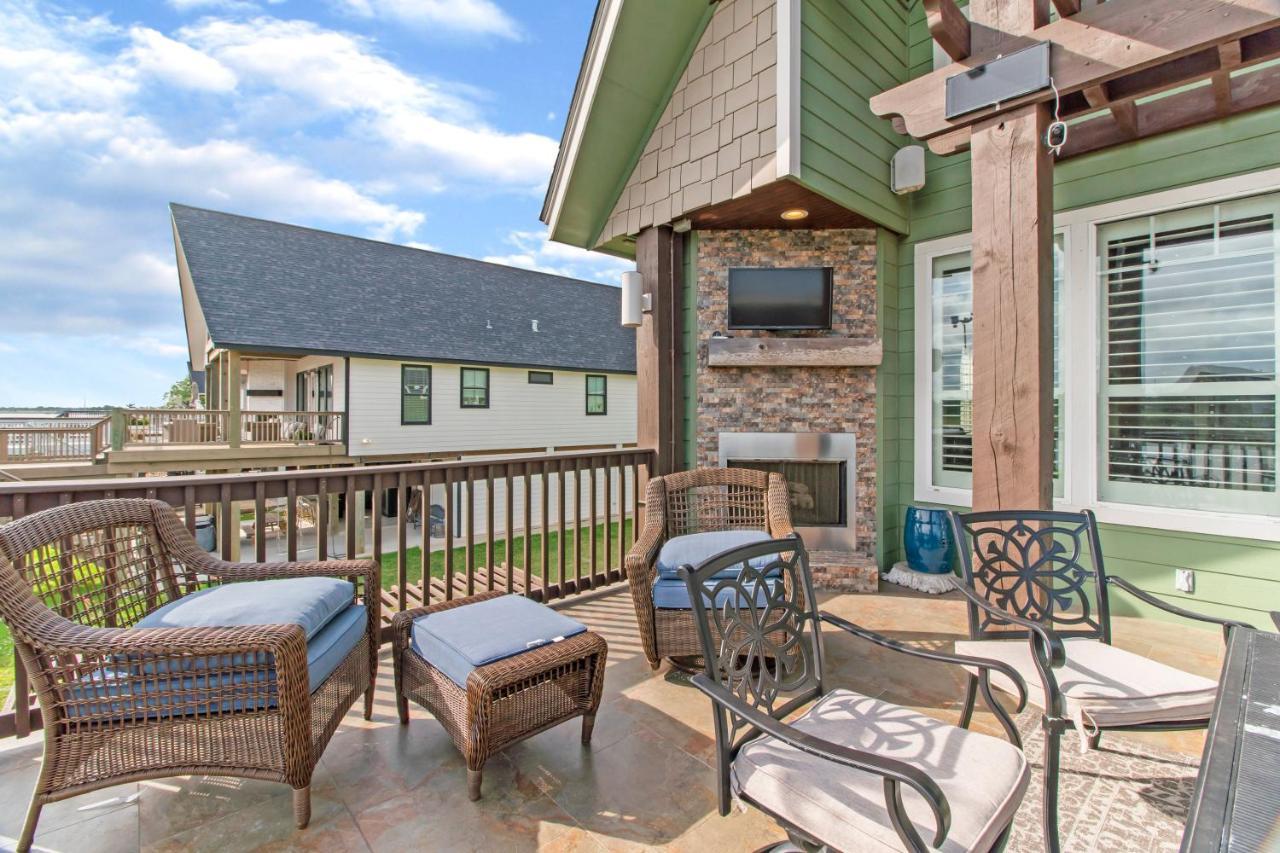 Luxury Waterfront Home Family And Pet Friendly Near Surfside Beach 11 Mins Freeport Esterno foto