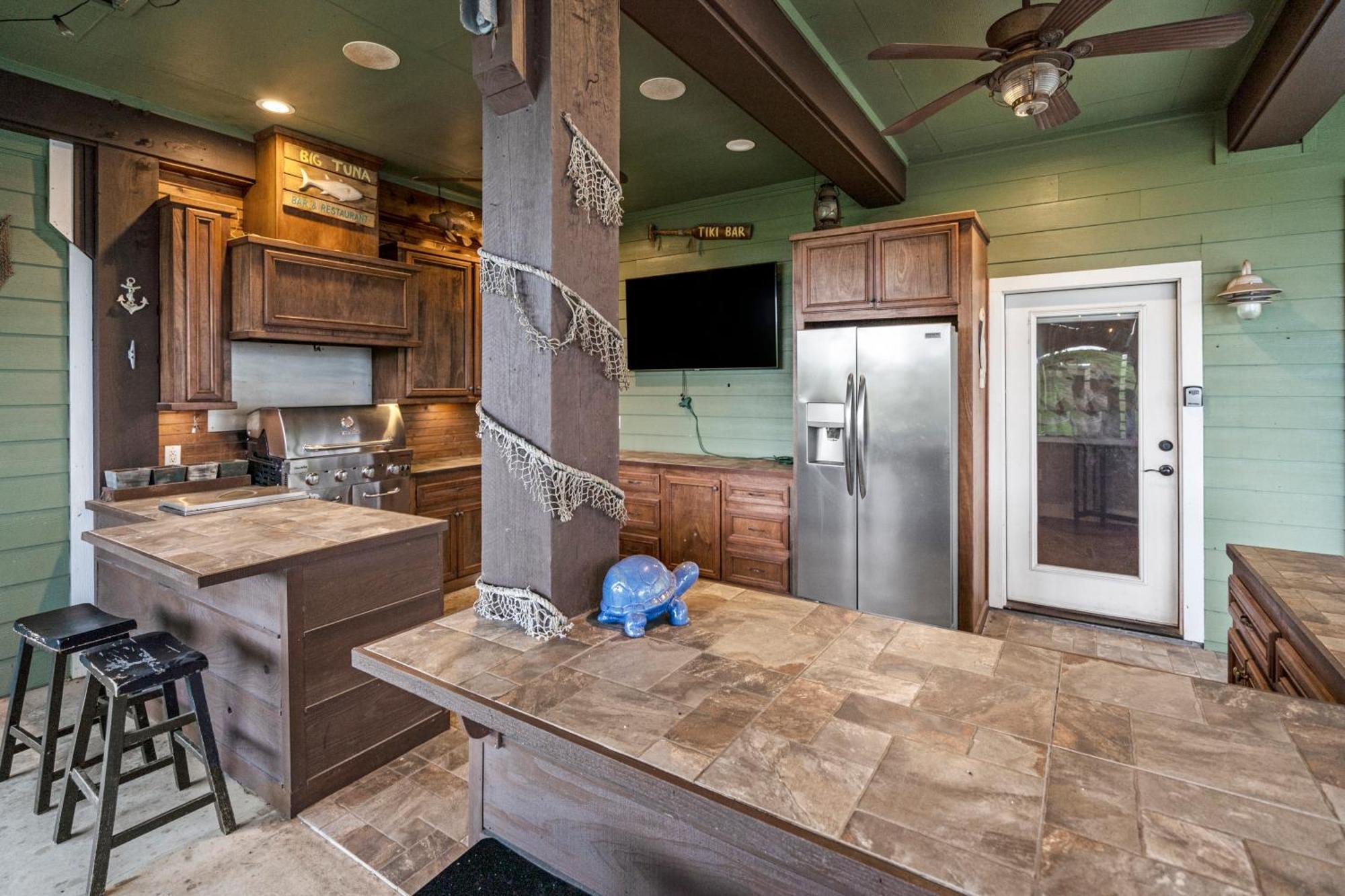 Luxury Waterfront Home Family And Pet Friendly Near Surfside Beach 11 Mins Freeport Esterno foto