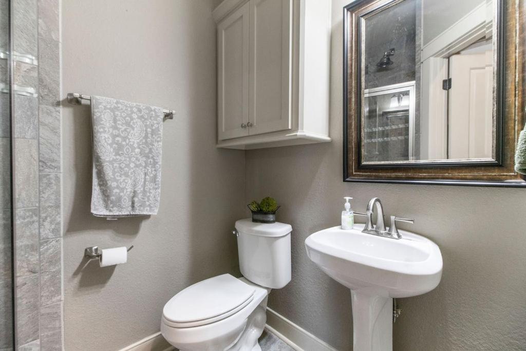 Luxury Waterfront Home Family And Pet Friendly Near Surfside Beach 11 Mins Freeport Esterno foto