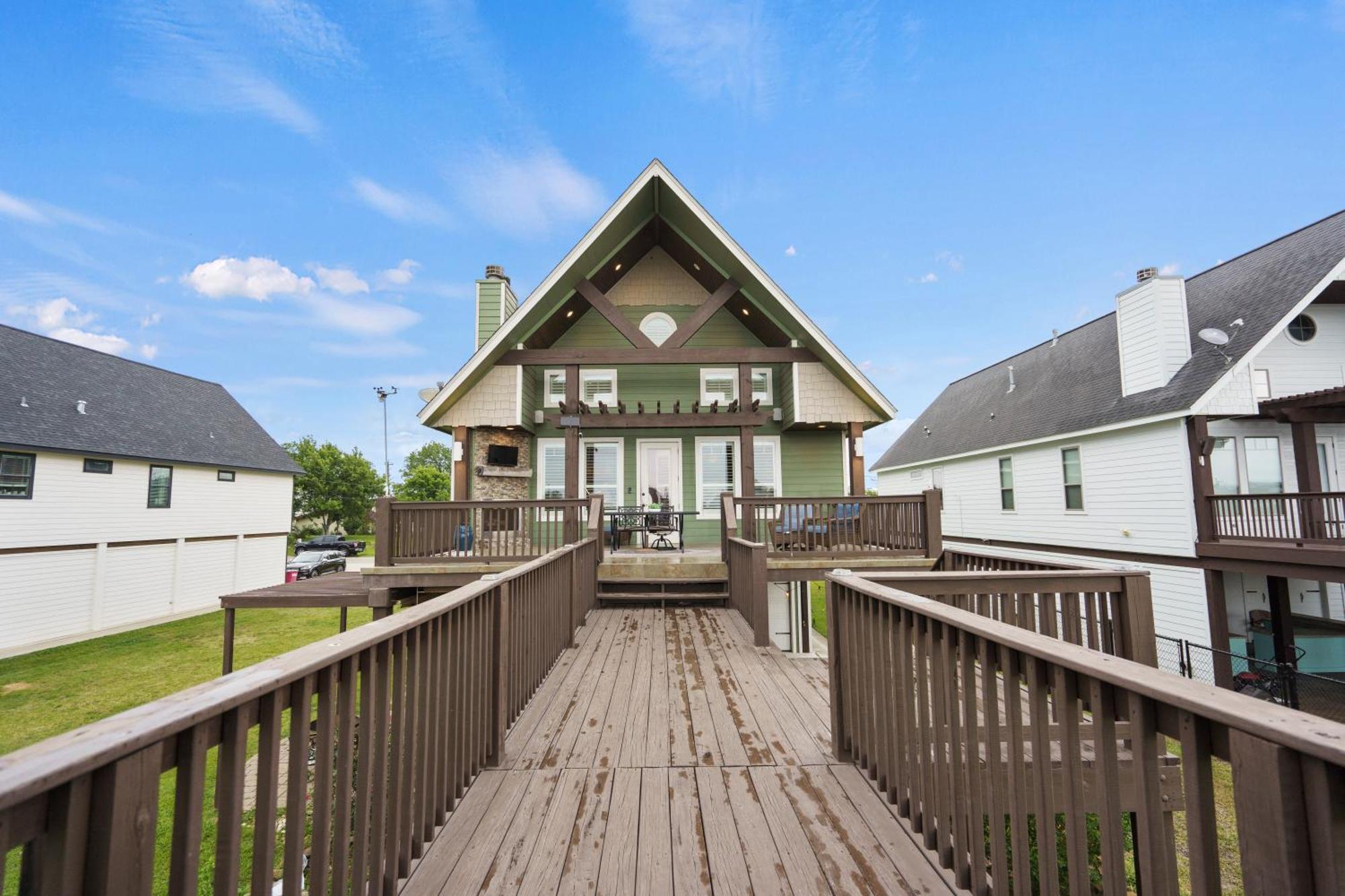 Luxury Waterfront Home Family And Pet Friendly Near Surfside Beach 11 Mins Freeport Esterno foto