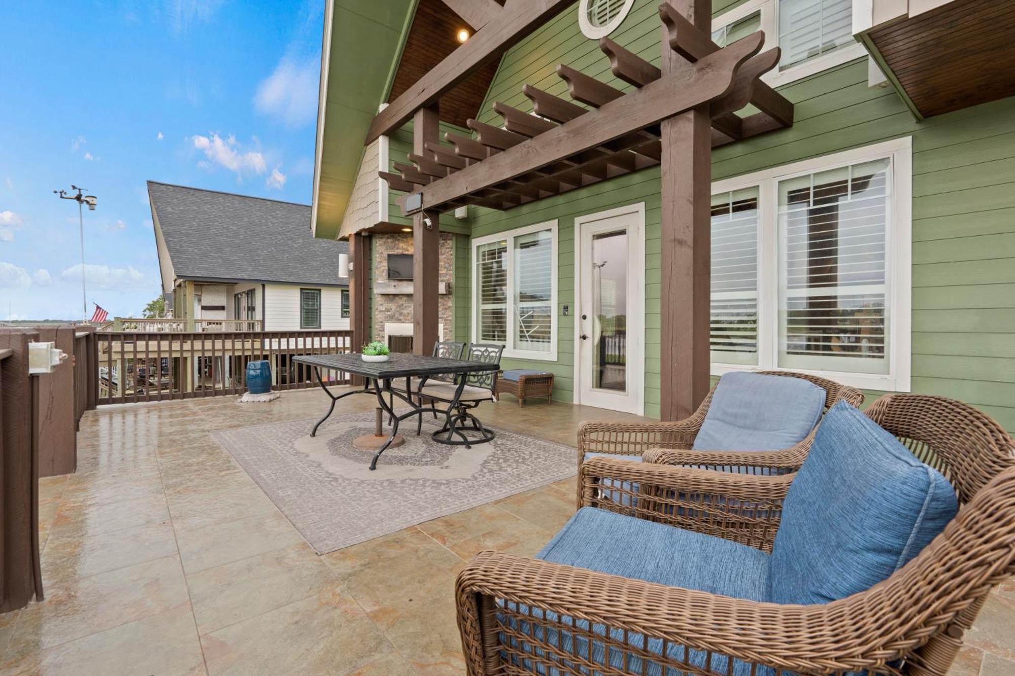 Luxury Waterfront Home Family And Pet Friendly Near Surfside Beach 11 Mins Freeport Esterno foto
