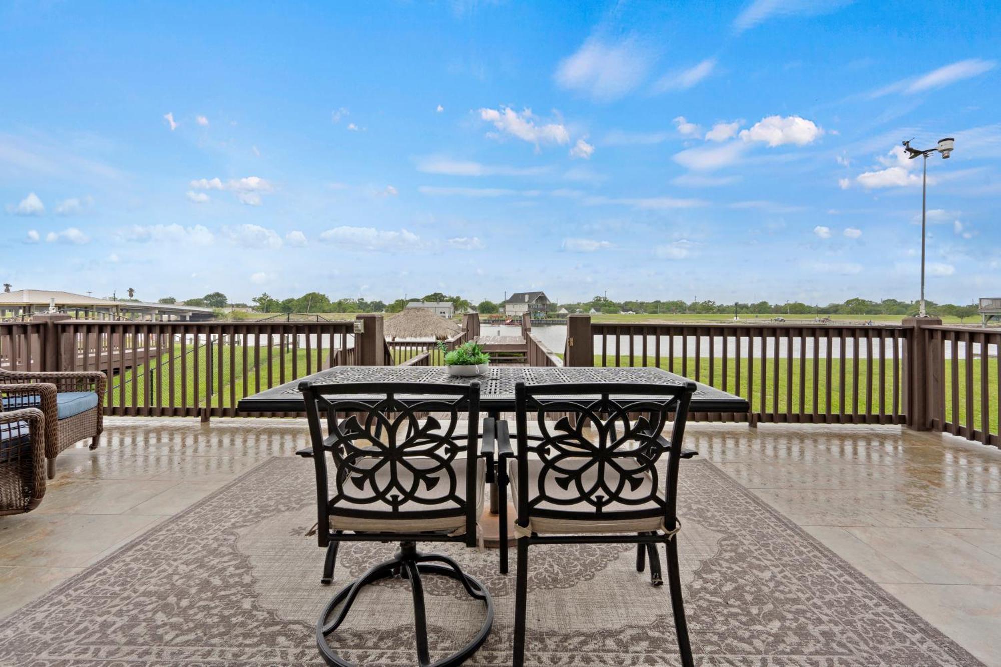 Luxury Waterfront Home Family And Pet Friendly Near Surfside Beach 11 Mins Freeport Esterno foto