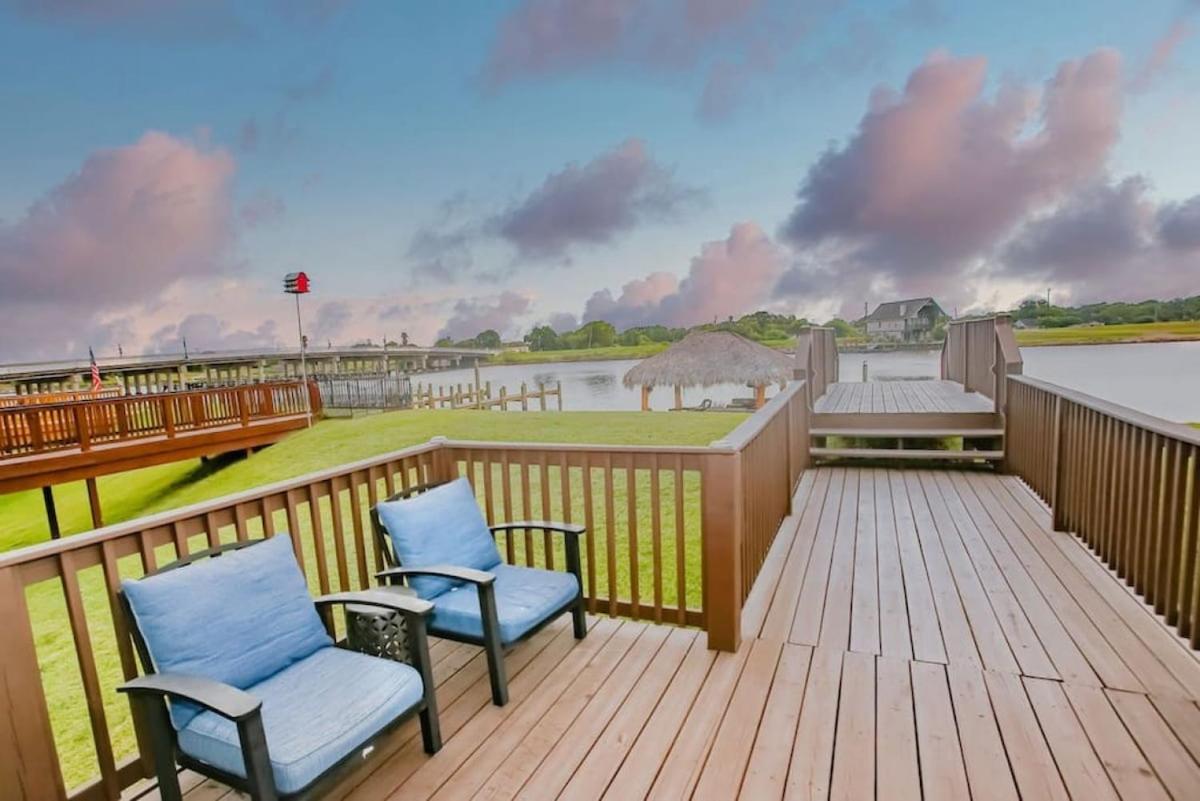 Luxury Waterfront Home Family And Pet Friendly Near Surfside Beach 11 Mins Freeport Esterno foto